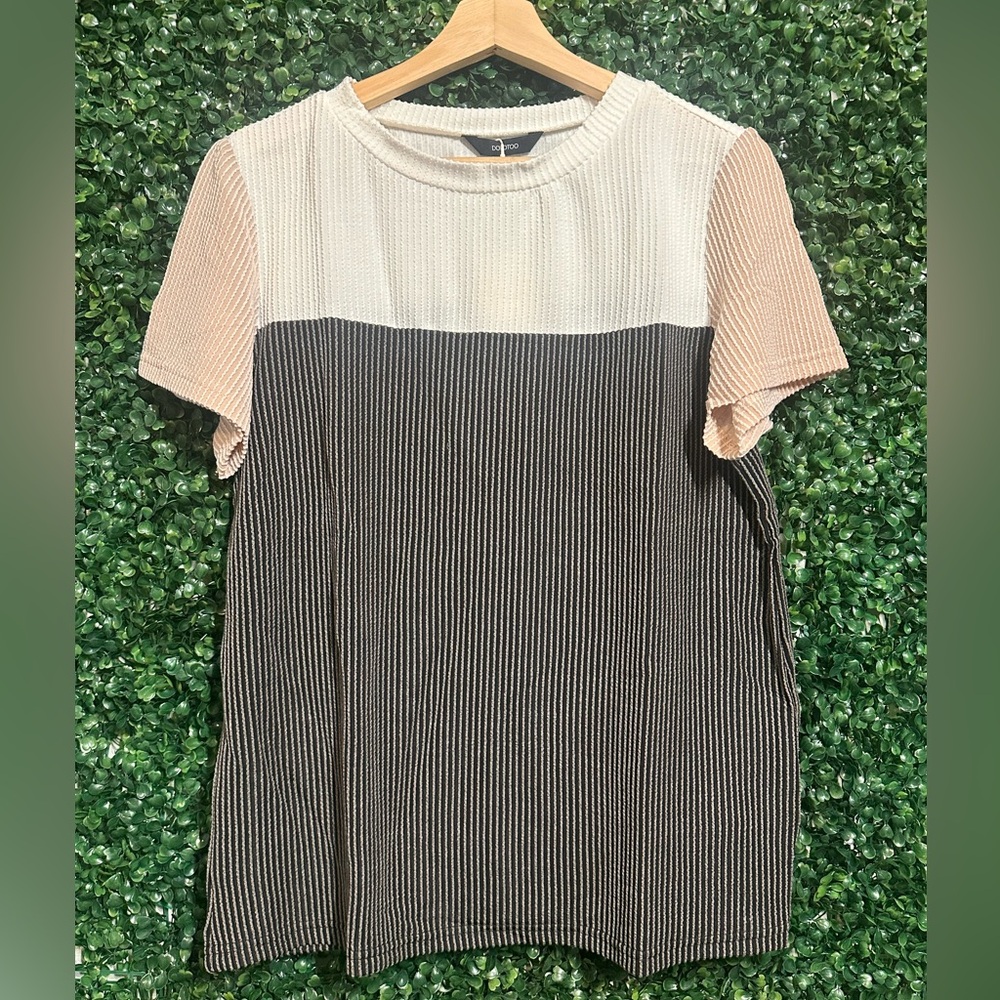NWT - DOKOTOO Shirt - Size Medium